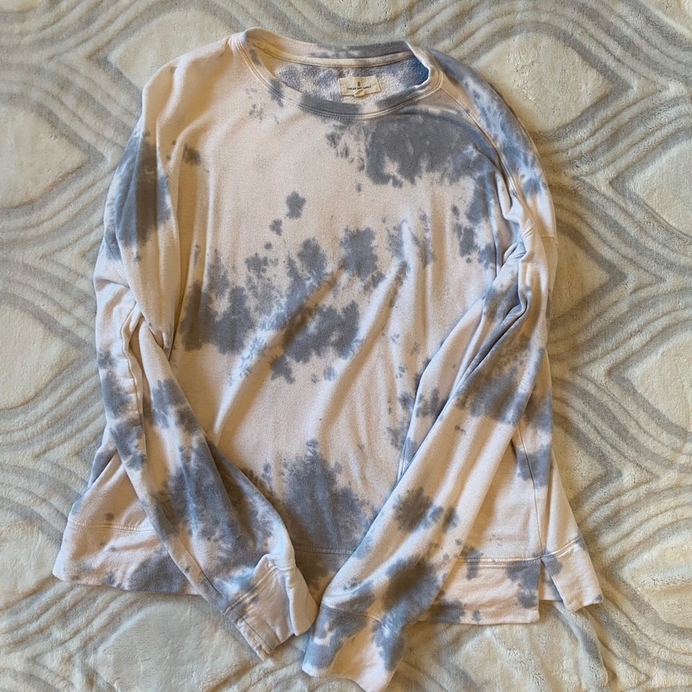 Blue and white soft sweatshirt